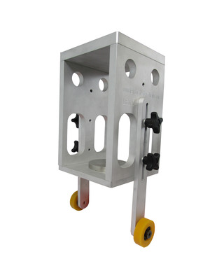 Platform with adjustable side wheels